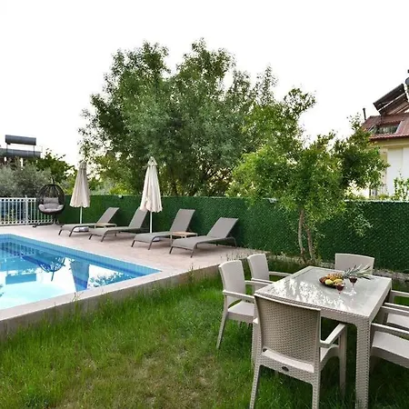 Oeluedeniz'de 3+1 Muestakil Villa