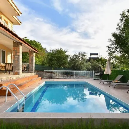 Oeluedeniz'de 3+1 Muestakil Villa Fethiye
