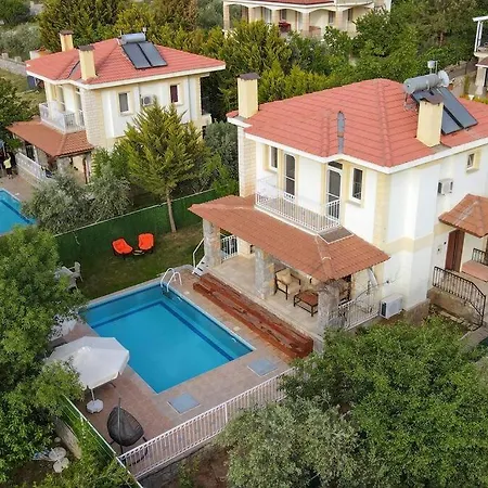 Villa Oeluedeniz'de 3+1 Muestakil