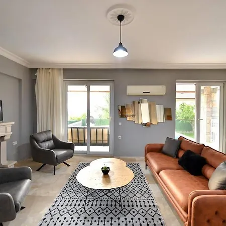 Villa Oeluedeniz'de 3+1 Muestakil *