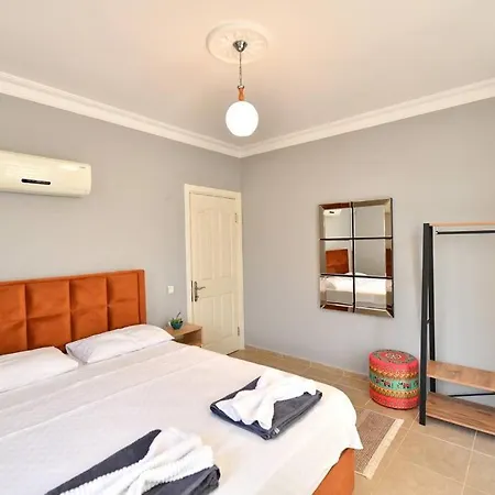 Villa Oeluedeniz'de 3+1 Muestakil *