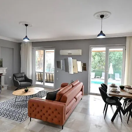 Villa Oeluedeniz'de 3+1 Muestakil *